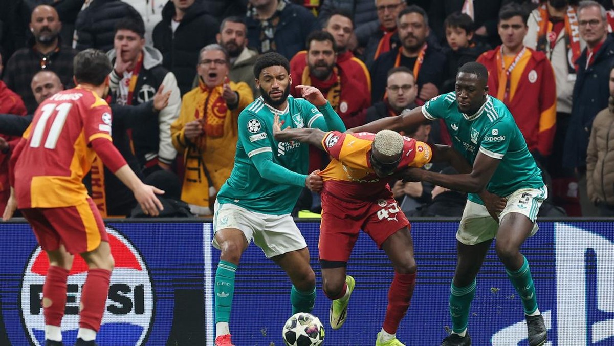 Wakil Inggris babak belur di leg pertama Babak 16 Besar Liga Champions.(REUTERS/Umit Bektas)
