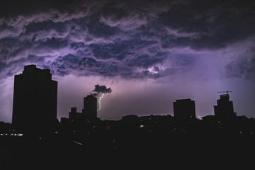 Keterampilan Esensial untuk Bertahan Hidup Saat Peradaban Runtuh