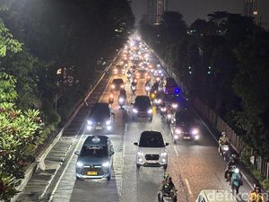 Jalan Ahmad Yani Arah Keluar Surabaya Padat Merayap Jelang Libur Lebaran