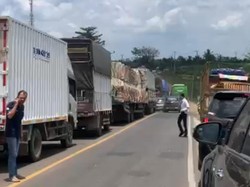 Macet Parah Palembang-Betung Puluhan Kilometer Imbas Akhir Truk Operasional
