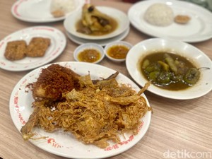 Legenda Tiga Ayam: Ayam Goreng Pejantan dan Ayam Stim Kampung yang Raos di Bandung