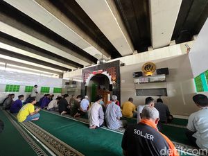 Kisah Masjid BJTB: Tobat Saepul dan Oase di Bawah Beton Tol Buahbatu