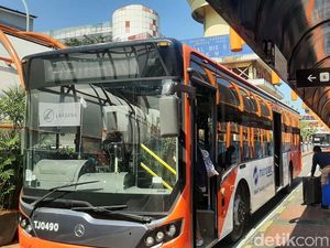 Video: Asyik! Naik MRT, TransJ hingga LRT Jakarta Hari Ini Gratis