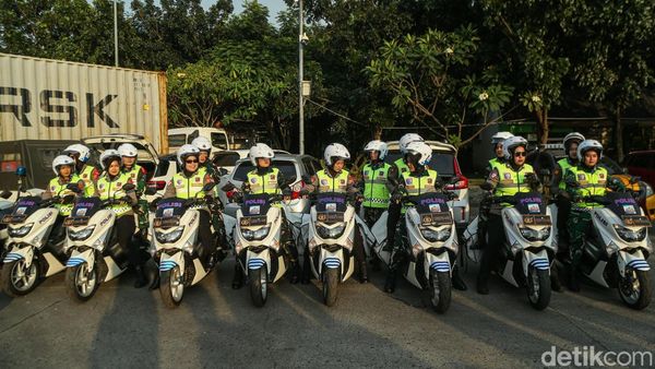 Motor Senyum TNI-Polri Siap Layani Pemudik di Tol dan Rest Area Km 57