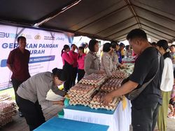 Polres Gianyar Gelar Pasar Murah, Minyak Goreng hingga Telur Diserbu Warga
