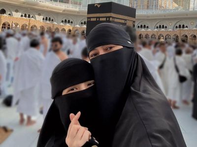 Potret Gaya Paula Verhoeven Bercadar Saat Umrah di Bulan Ramadhan