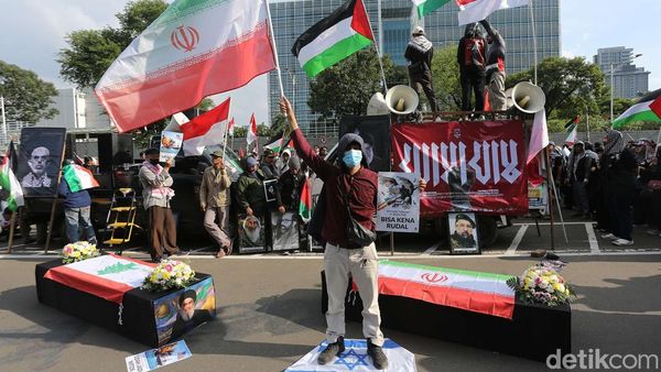 Peringati Hari Al-Quds, Massa Aksi Bela Palestina di Depan Kedubes AS