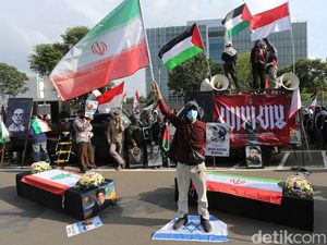 Peringati Hari Al-Quds, Massa Aksi Bela Palestina di Depan Kedubes AS