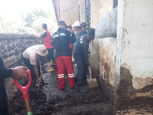 BPBD Gianyar Bantu Penanganan Banjir Bandang di Buleleng