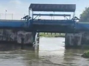Banjir Bengawan Jero Lamongan Diharap Surut Usai Pintu Air Kuro Dibuka