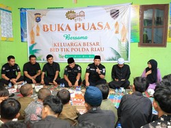 Polda Riau Buka Puasa Bareng Anak Panti Sambil Kenalkan Green Policing