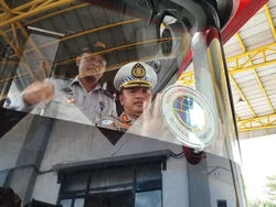 Pastikan Mudik Aman, Polisi-Dishub Cek Kelaikan Bus di Depok