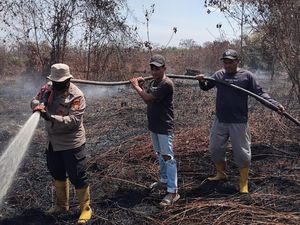 Kebakaran Lahan di Bengkalis Riau, Polisi Padamkan dan Cegah Api Menyebar