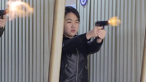 Putri Kim Jong Un Tampil Percaya Diri di Arena Tembak
