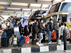 Pemudik Mulai Padati Terminal Mengwi, Penumpang Tembus 3.400 Orang per Hari
