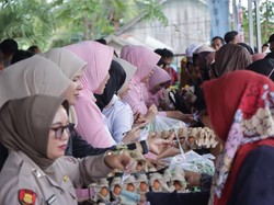 1.000 Paket Sembako Murah Ludes Diserbu Warga Tanah Bumbu