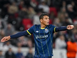 Thiago Silva Debutan Paling Tua di Liga Europa