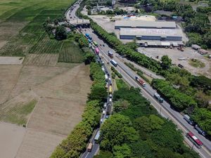 Truk Tak Boleh ke Merak, Dialihkan ke Pelabuhan Ciwandan