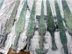 Puluhan Pedang-Mata Panah Berusia 4.000 Tahun dari Iran Diselundupkan ke AS