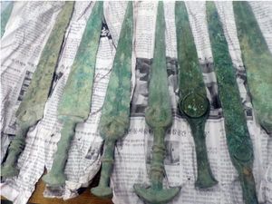 Puluhan Pedang-Mata Panah Berusia 4.000 Tahun dari Iran Diselundupkan ke AS