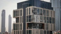 Terkena Serpihan Drone, Fasad Gedung di Dubai Financial Centre Rontok