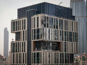 Terkena Serpihan Drone, Fasad Gedung di Dubai Financial Centre Rontok