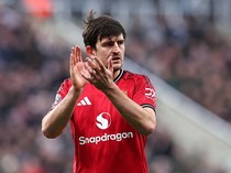 Harry Maguire Bertahan di MU, Gajinya Dipotong Segini