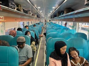Potret Mudik Ramah Kantong dengan Kereta Ekonomi Kerakyatan