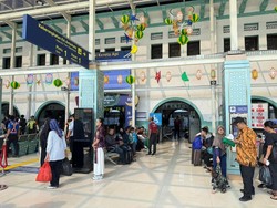 Video: Stasiun Pasar Senen Dipadati 18.171 Pemudik Jelang Lebaran 2026