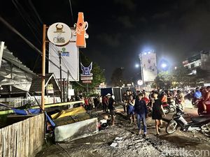 Truk Kontainer Tabrak Halte-Driver Ojol di Palembang karena Rem Blong