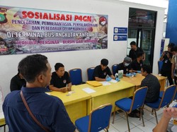 Polda Metro Tes Urine Sopir Bus untuk Pastikan Mudik Lebaran Aman