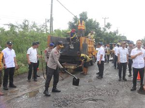 Polda Sumsel Perbaiki Jalan di 3 Wilayah demi Kelancaran Mudik 2026