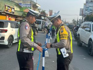 Polisi Rekayasa Lalin di Simpang Wingko Lamongan, Antisipasi Pemudik