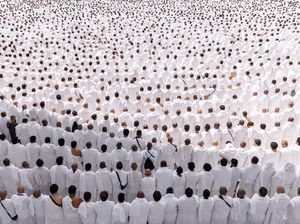 Fakta Unik Masjid yang Memiliki Jemaah dengan Arah Saf Berbeda