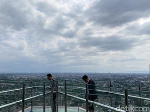 Trans Hotel Jakarta Makin Spesial Punya Skylounge dengan Jembatan Kaca