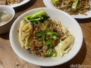 Dekat Stasiun LRT Pancoran Ada Warung Kwetiau hingga Mie Yamin yang Enak
