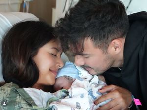 Aurelie Moeremans Bagikan Foto Usai Lahiran, Tetap Cantik Tanpa Makeup