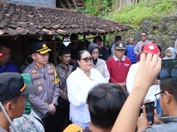 Viral Bocah Gunungkidul Rawat Ibu Sakit, Polisi Beri Sepeda-Kursi Roda