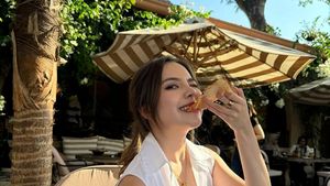 Momen Chelsea Agatha Kulineran Cicip Mushroom Ragout hingga Pizza