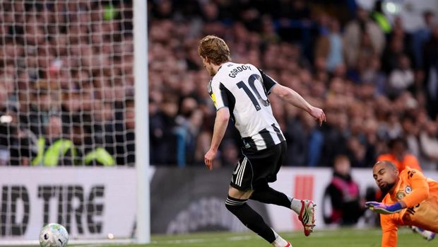 Chelsea vs Newcastle Soccer Football - Premier League - Chelsea v Newcastle United - Stamford Bridge, London, Britain - March 14, 2026 Newcastle United's Anthony Gordon scores their first goal REUTERS/David Klein EDITORIAL USE ONLY. NO USE WITH UNAUTHORIZED AUDIO, VIDEO, DATA, FIXTURE LISTS, CLUB/LEAGUE LOGOS OR 'LIVE' SERVICES. ONLINE IN-MATCH USE LIMITED TO 120 IMAGES, NO VIDEO EMULATION. NO USE IN BETTING, GAMES OR SINGLE CLUB/LEAGUE/PLAYER PUBLICATIONS. PLEASE CONTACT YOUR ACCOUNT REPRESENTATIVE FOR FURTHER DETAILS..
