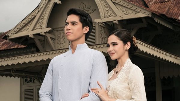 Potret Prewedding El Rumi & Syifa Hadju, Memukau Dengan Gaya Tradisional