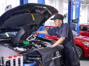 Pemilik Mazda Merapat! Mudik Tahun Ini, Bengkel Resmi Mazda Bagikan Oli Gratis