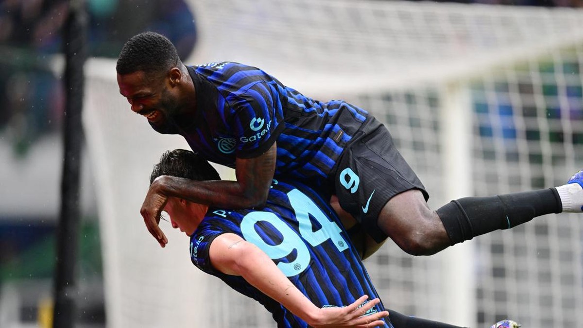 Inter Milan lagi memble karena puasa kemenangan di tiga laga beruntun. (REUTERS/Daniele Mascolo)