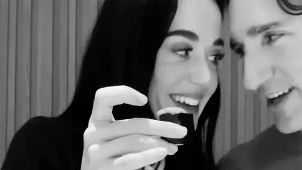 Intip Momen Mesra Katy Perry & Justin Trudeau, Cium Pipi hingga Selfie Kocak