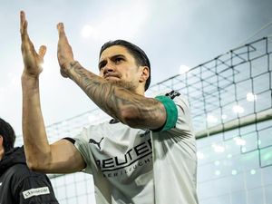 Moenchengladbach Menang, Kevin Diks Bikin Sejarah di Bundesliga!