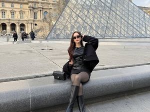 Foto Liburan Laura Moane di Paris, Modis Banget!
