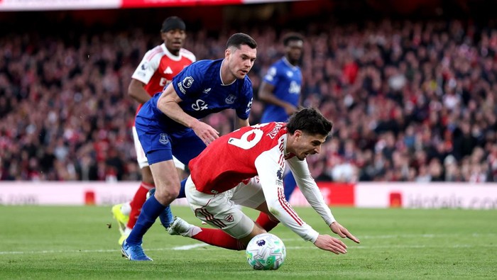 LONDON, ENGLAND - MARCH 14: Kai Havertz of Arsenal is challenged by Michael Keane of Everton during the Premier League match between Arsenal and Everton at Emirates Stadium on March 14, 2026 in London, England. (Photo by Justin Setterfield/Getty Imag