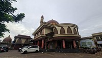 Merah-merah Masjid Baiturrahman di Depok