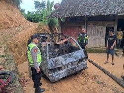 Mobil Milik Warga Pacitan Hangus Terbakar Saat Hendak Belanja Lebaran