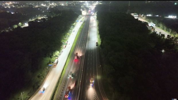 Pantauan udara ETLE Drone Presisi Tol Cikatama dan Tol Kalihurip. (dok. Youtube NTMC Polri)